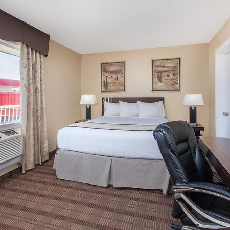 Econo Lodge Inn & Suites Medicine Hat Kültér fotó