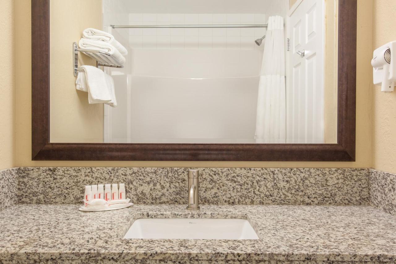Econo Lodge Inn & Suites Medicine Hat Kültér fotó