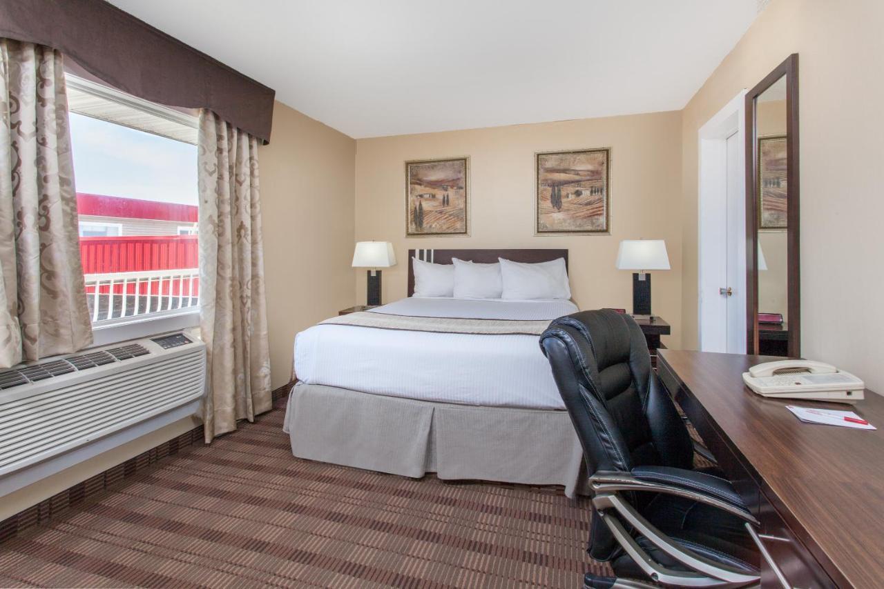 Econo Lodge Inn & Suites Medicine Hat Kültér fotó