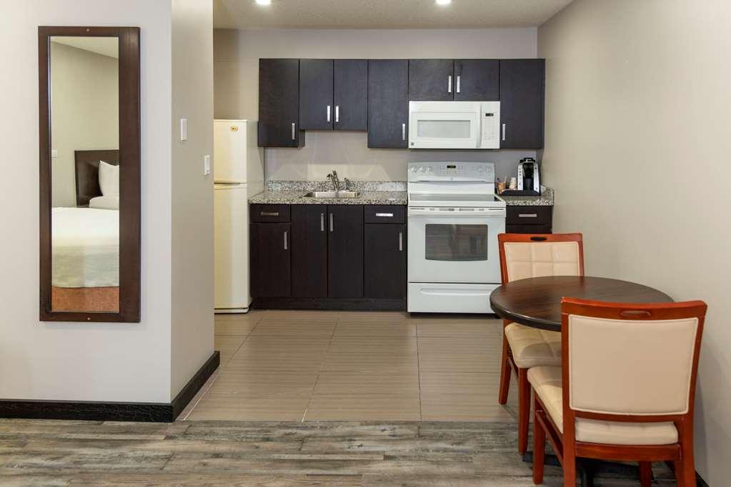 Econo Lodge Inn & Suites Medicine Hat Szoba fotó
